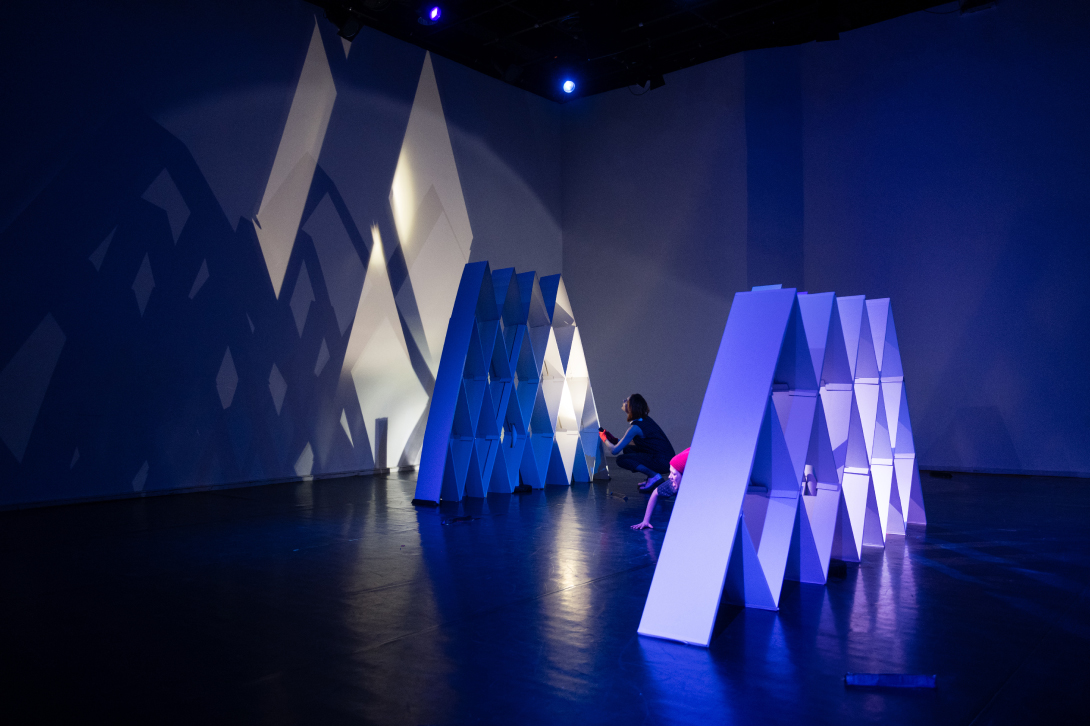 claudia berta_guggi_genger_club3_stage-design_10