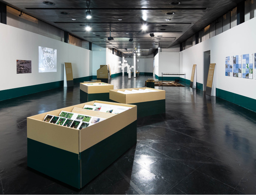 claudia berta_guggi_genger_bodenstaendig_exhibition design_02